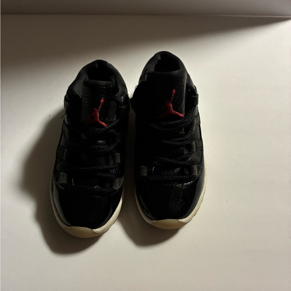 Kids Jordan Lows - Picture 4 of 5